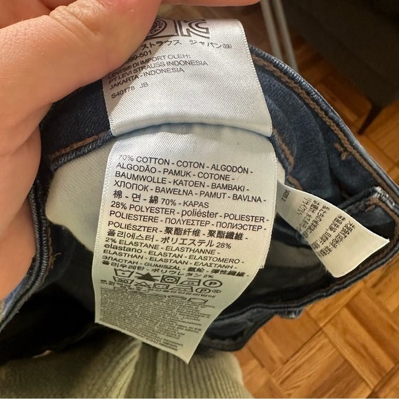 LEVI’S 315 Shaping Bootcut Jeans 18W Denim High Waisted Dark Wash Plus Cotton - Picture 8 of 9